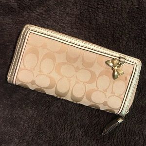 Coach zip Wallet